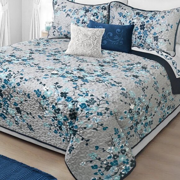 New 3-Piece Blue Floral Bouquet Quilt Set • Reversible • DoubleQueen (DQ) Size - Picture 1 of 4